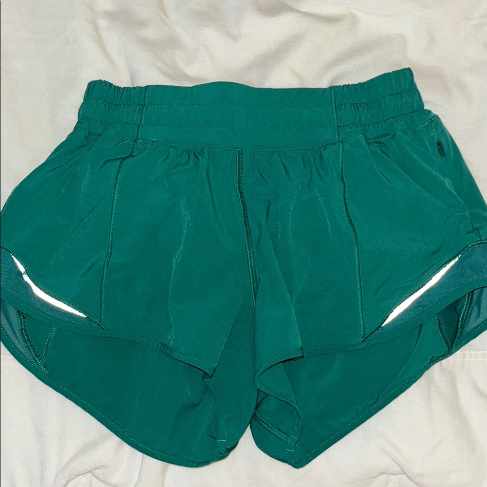 Lululemon Hotty Hot 2.5 inch shorts